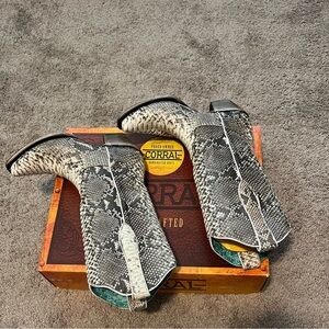 Corral Women's Natural Python Boots - Snip Toe Size 8.5. BEAUTIFUL, NEW IN BOX!